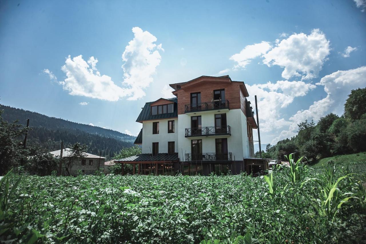 Hotel Latour Mestia Exterior foto